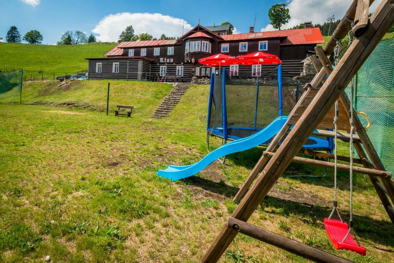 Penzion Lion Pec pod Sněžkou Exterior foto